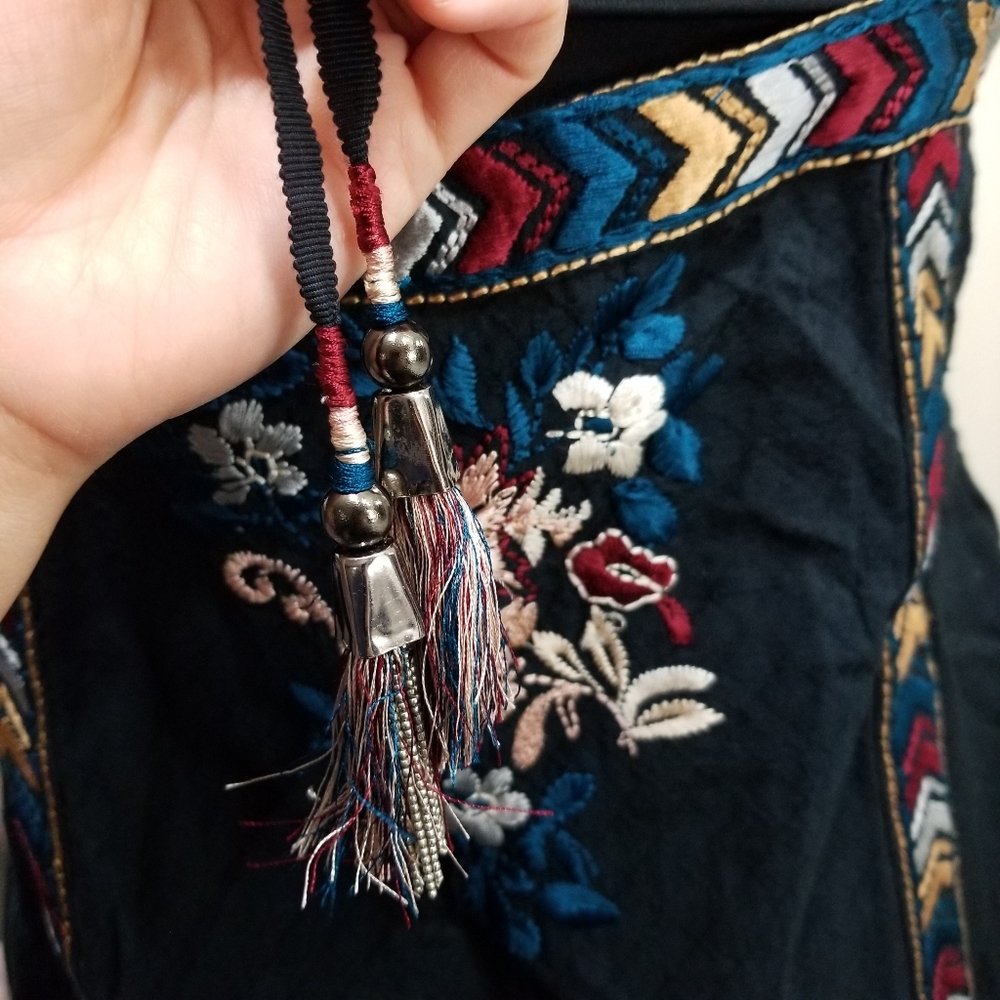 🍒NWT🍒 ANTHROPOLOGIE LOVE SAM EMBROIDERED TANK - Picture 5 of 6